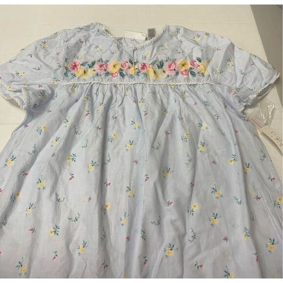 Vintage Floral Old Fashion Night Gown - Picture 4 of 7